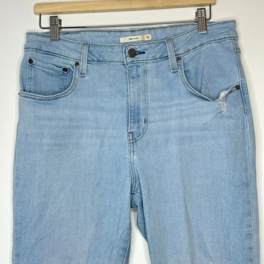Levis 726 Flare Womens Jeans Size‎ 32 Light Wash Distressed Denim
